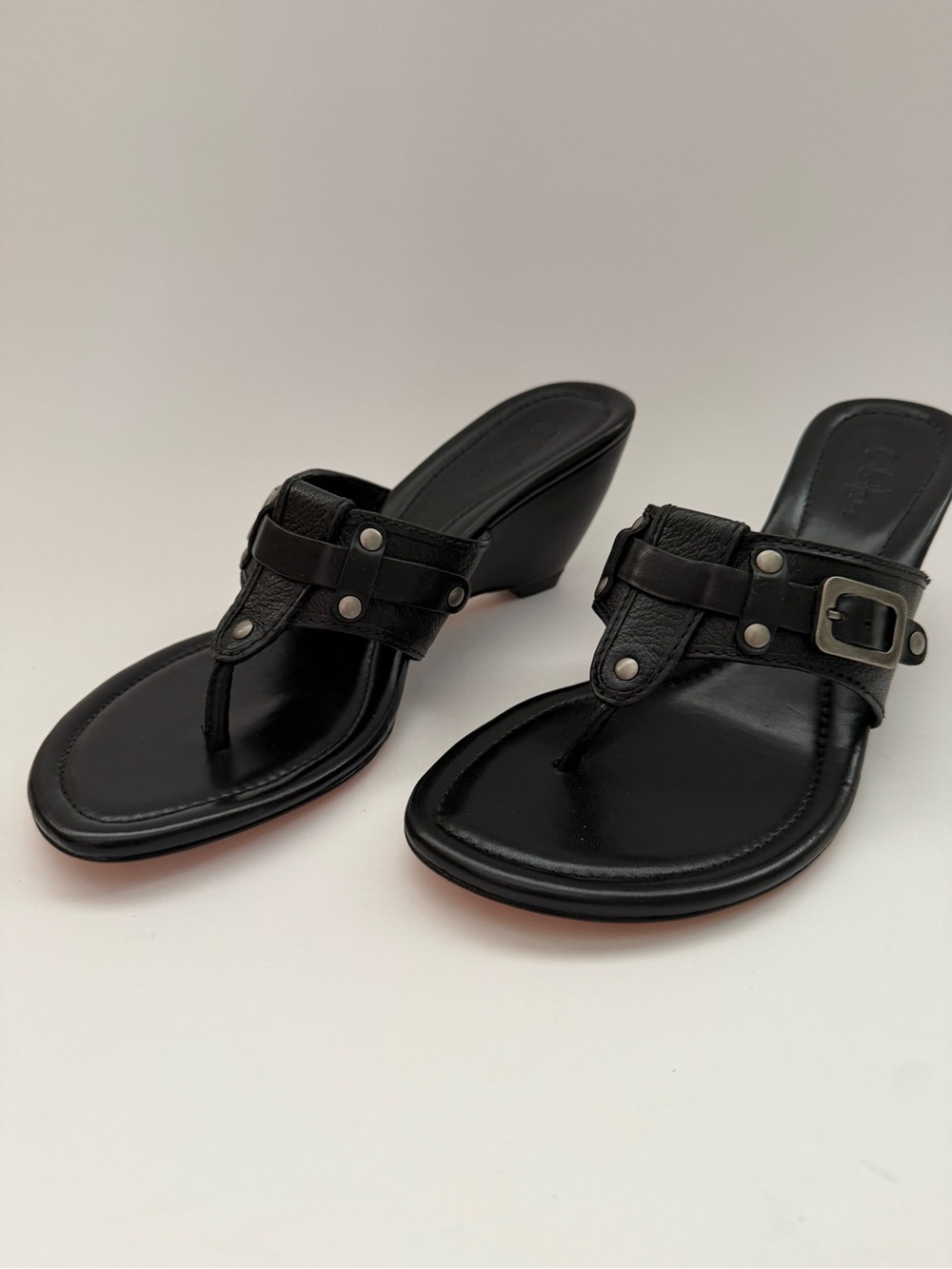 Cole Haan Ashlynn Thong Black Leather Wedge Sandals Size 8 AA Narrow